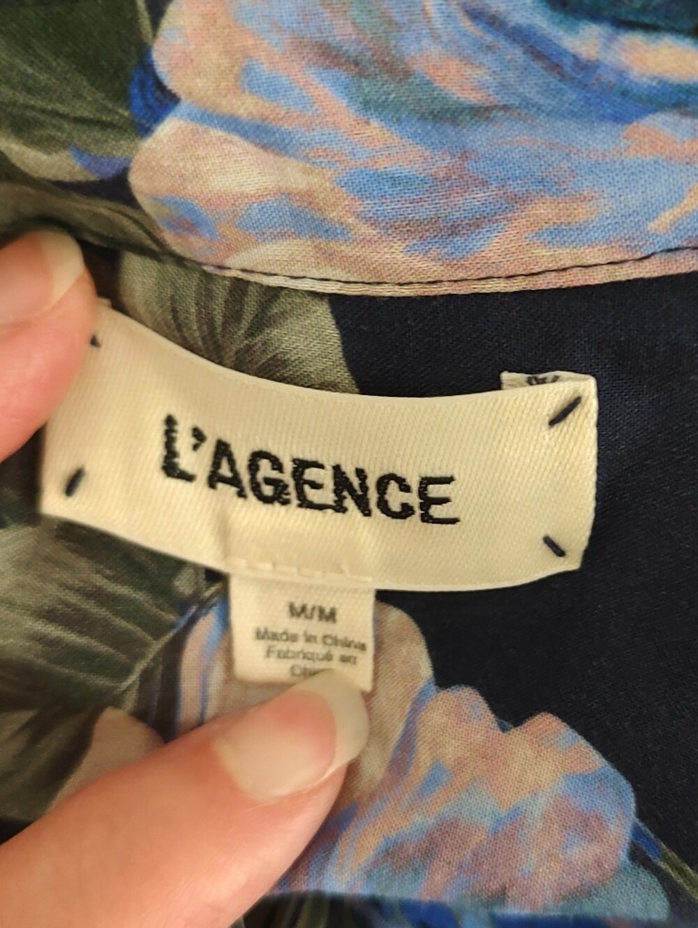 L'Agence Camille Floral Hi-Low Blouse 3/4 Sleeve Collar V Neck Blue Roses M - Picture 8 of 11